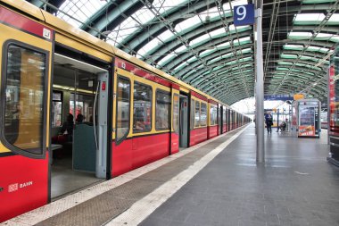 Berlin Ostbahnhof istasyonuna