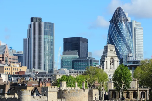 Reino Unido - paisaje urbano con edificios modernos — Foto de Stock