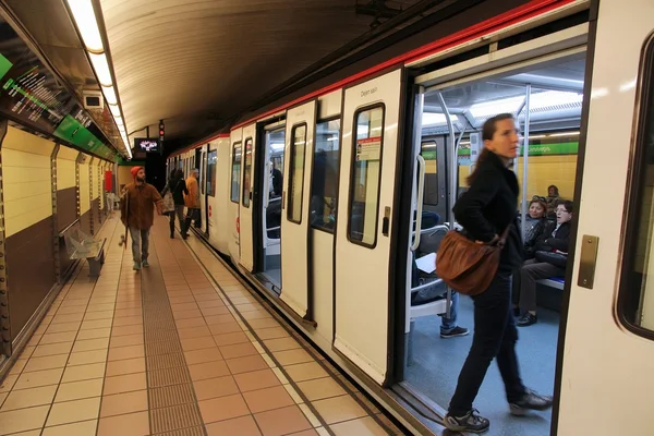 Barcelona Öffentliche Verkehrsmittel — Stockfoto