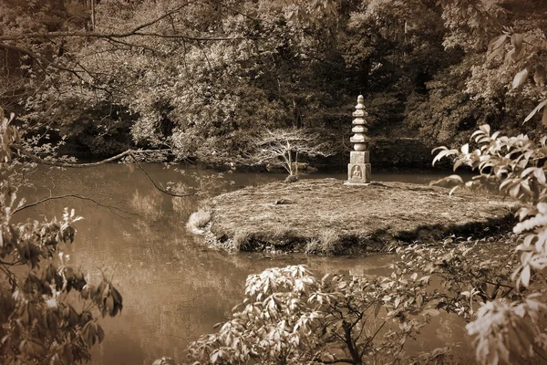 Estanque de jardín japonés — Foto de Stock