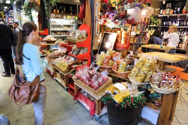 Compras de comida italiana —  Fotos de Stock