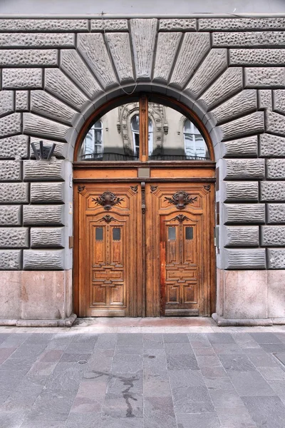 Old door in Budapest — Stock fotografie