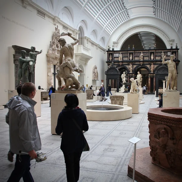 Visitantes do museu em Inglaterra — Fotografia de Stock