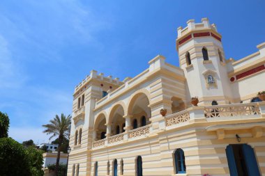 İtalya 'nın Salento bölgesinde Santa Cesarea Terme. Güney İtalya 'nın tarihi kaplıca kasabası.