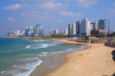 South Tel Aviv plajlı silueti. Tel Aviv, İsrail.