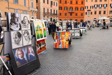 ROME, ITALY - 10 Nisan 2012: Roma, İtalya 'daki Piazza Navona sanat simsarlarını ziyaret edin.