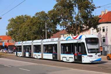 BOCHUM, Almanya - 17 Eylül 2020: Wattenscheid, Almanya 'da Bogestra tramvayı. Bogestra Bochum, Gelsenkirchen ve Herne 'de tramvay ağı işletiyor..