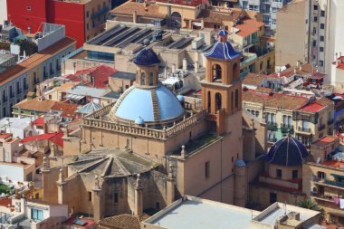 Alicante katedral kilisesi manzaralı. Alicante in Valencian Community (Comunidad Valenciana), İspanya.