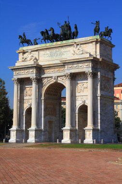 Porta Sempione, Milan - Arch huzur. Neoklasik anıt, Milano, İtalya.