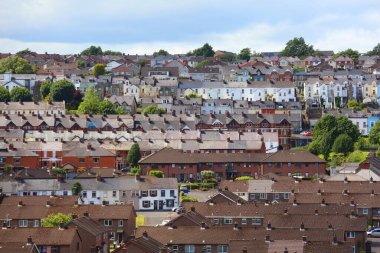 Kuzey İrlanda 'da Batı Derry' nin bataklık bölgesi. Kuzey İrlanda 'da Derry (Londonderry) kasabası.