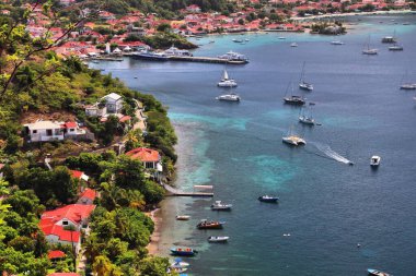 Guadeloupe - Les Saintes adaları. Terre de Haut Limanı.