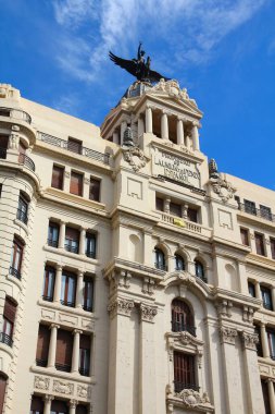 VALENCIA, İspanya - 10 Ekim 2010: Valencia, İspanya 'da tarihi bir neo-barok binası olan Edificio La Union y el Fenix.