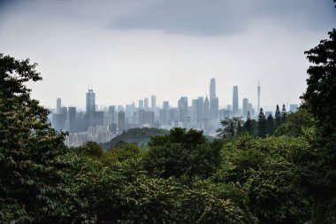 Guangzhou şehri silueti Baiyun Dağı 'ndan görüldü. Guangzhou şehri Guangdong, Çin.
