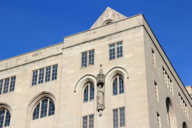 New York 'taki Yukarı Batı Yakası simgesi Morningside Heights' taki dinler arası Riverside Kilisesi..