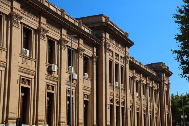 İtalya, Sicilya 'daki Messina şehrinde. Yerel hükümet binası, belediye binası. Sede Belediyesi belediye koltuğu demek. Aynı zamanda Palazzo Zanca olarak da bilinir..