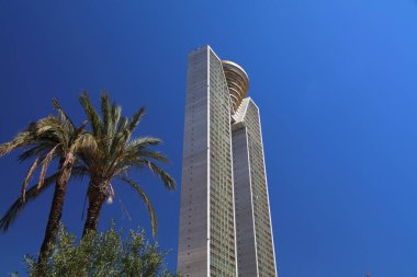 BENIDORM, İspanya - 9 Nisan 2025: Benidorm 'daki Intempo Apartmanı, İspanya' daki Valensiya Topluluğu.