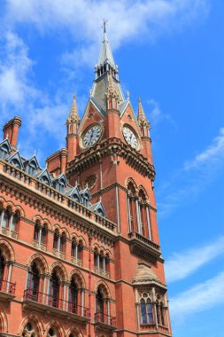 Londra St Pancras Tren İstasyonu. Londra 'daki Camden Borough' da sergilenen anıt..