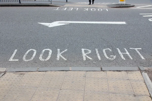 Look right in UK — ストック写真