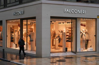 VALENCIA, İspanya - 5 Ocak 2026: Valencia, İspanya 'da Falconeri marka moda mağazası.