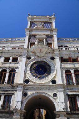 İtalya, Venedik 'teki Saint Mark' s Clock. Saint Mark Kulesi 'nde astronomik saat.