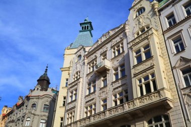 Prag sokak manzarası. Çek Cumhuriyeti Prag 'ın Josefov ilçesindeki Siroka sokak mimarisi.