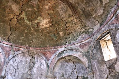 Arnavutluk 'un simgesi. Arnavutluk 'un Vlore İlçesindeki Borsh Şatosu' ndaki cami harabeleri.