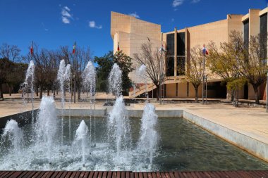 ALICANTE, İspanya - 16 Nisan 2025: Alicante Üniversitesi 'nde Hukuk Fakültesi (Universidad de Alicante), İspanya' da devlet üniversitesi.