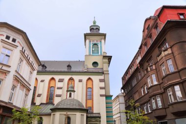 Cieszyn kilise binası. Polonya 'daki Cieszyn kasabasının mimarisi. Magdalalı Meryem 'in Katolik Kilisesi.