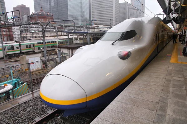 Поезд Тохоку Синкансэн — стоковое фото