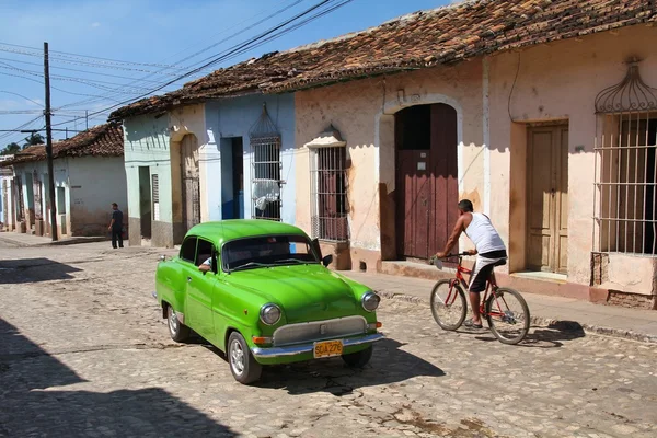 Trinidad, Kuba - staré auto — Stock fotografie