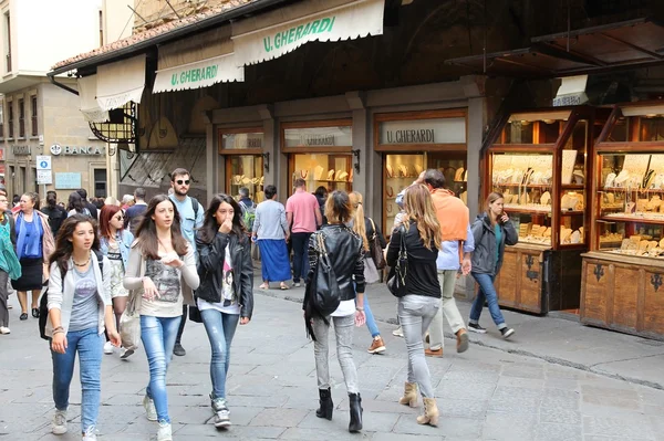 Zakupy we Florencji - ludzie miasta — Zdjęcie stockowe