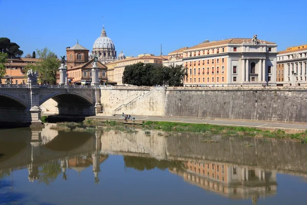 Rome, Italy - Tiber river — Stock Photo, Image