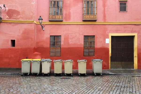 Garbage dumpsters in Spain — Stock fotografie