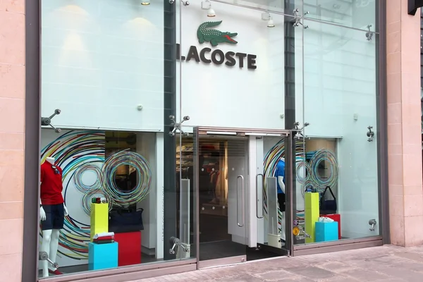 Модный магазин Lacoste — стоковое фото