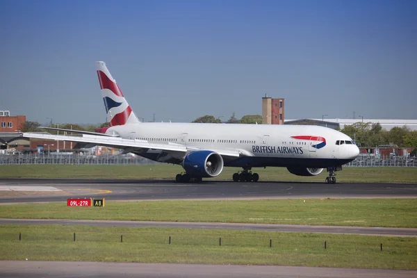 Boeing 777 at Heathrow — Stock Photo, Image