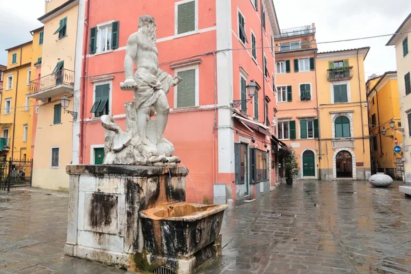 Carrara, Itálie - staré město — Stock fotografie