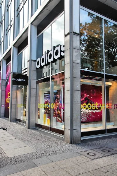 Магазин Adidas в Германии — стоковое фото