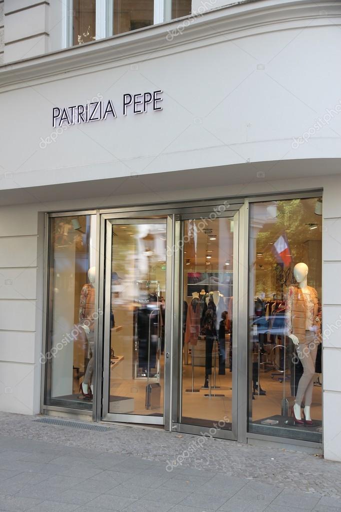 Patrizia Pepe shop — Stock Editorial Photo © tupungato #95437166