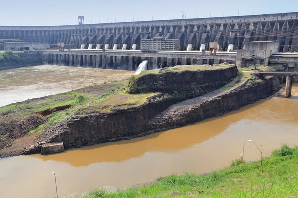 Presa de Itaipú en Brasil — Foto de Stock