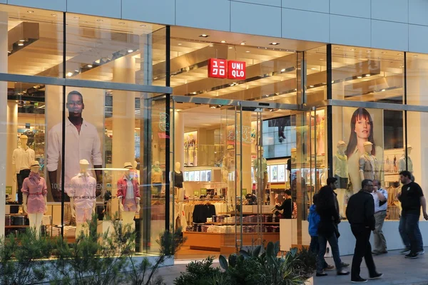 Tienda de moda Uniqlo — Foto de Stock