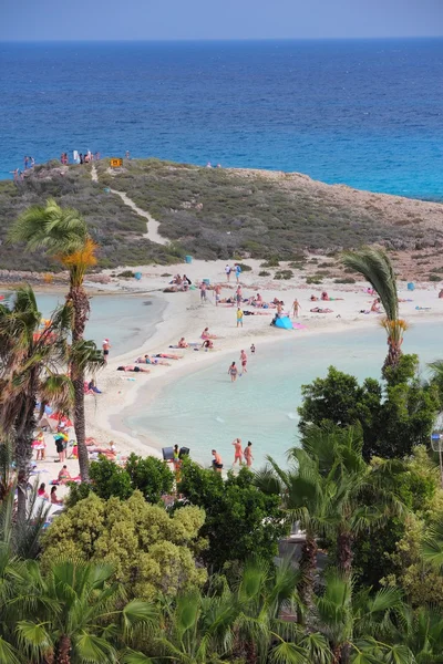 Кипр отдых - Nissi Beach — стоковое фото