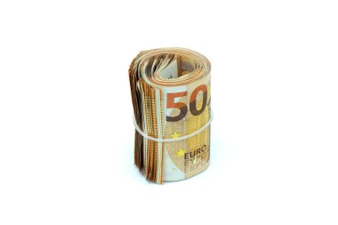 Lastikle yakalanan 50 avroluk banknotlar.