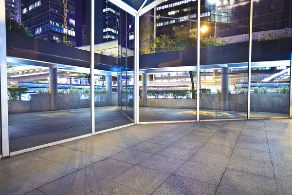 Modern üveg perspektívát folyosó éjszaka — Stock Fotó