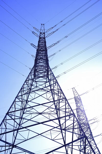 High-voltage power transmission towers — Stock Photo, Image