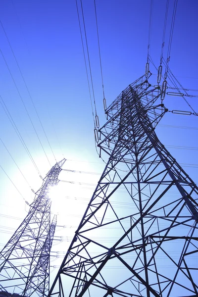 High-voltage power transmission towers — Stock Photo, Image