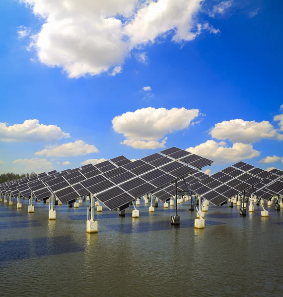 Zelená energie a trvale udržitelný rozvoj solární energie — Stock fotografie