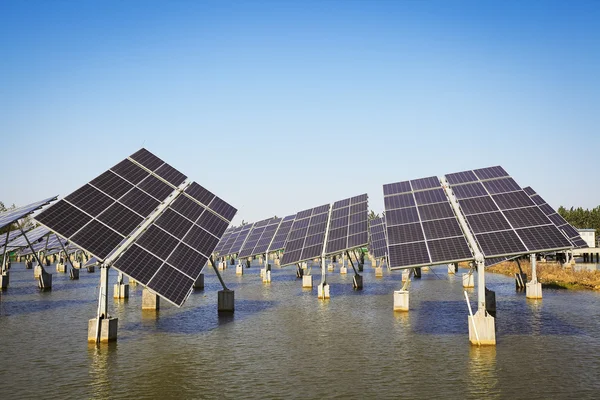Energía verde y desarrollo sostenible de la energía solar — Foto de Stock