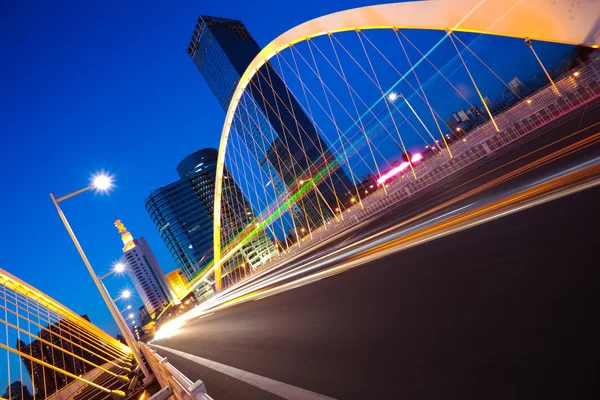 Arc bridge girder highway car light trails city night landscape — Stock Photo, Image