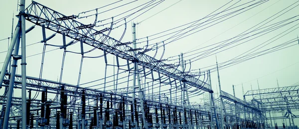 Yüksek voltajlı güç iletim kuleleri