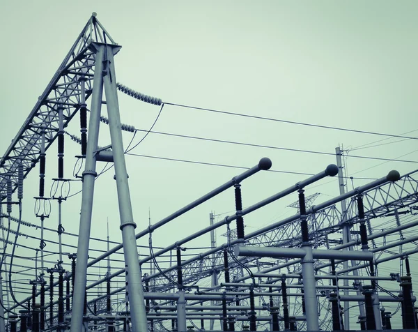 High-voltage power transmission towers — Stock Photo, Image